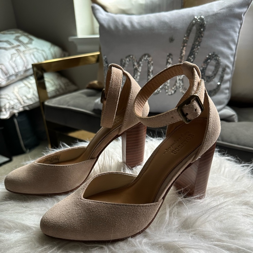 Gently used Soludos Colette Heels. Size 6. True to size